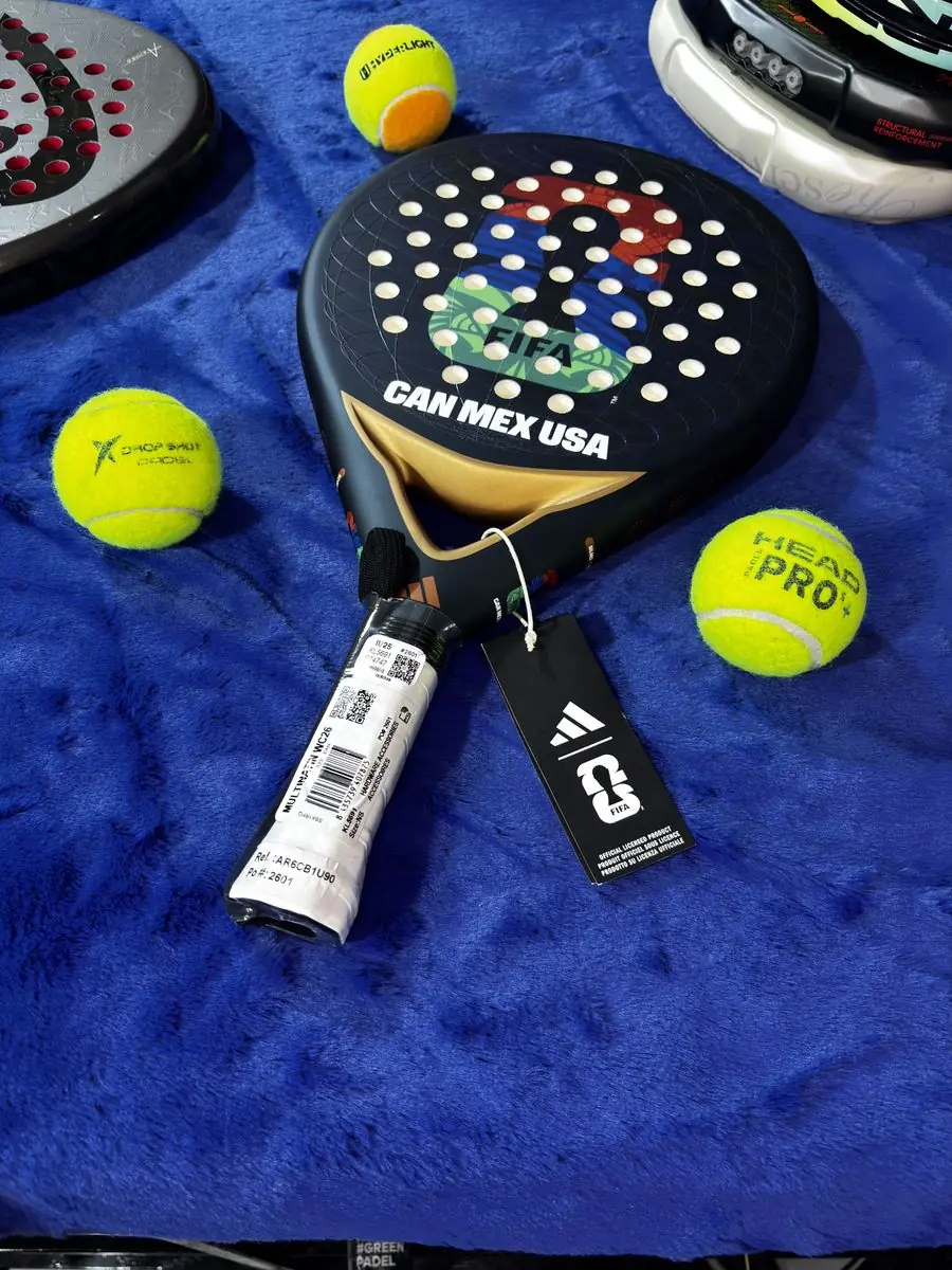 Foto: Raquete de padel Adidas Copa do Mundo FIFA 2026 nova