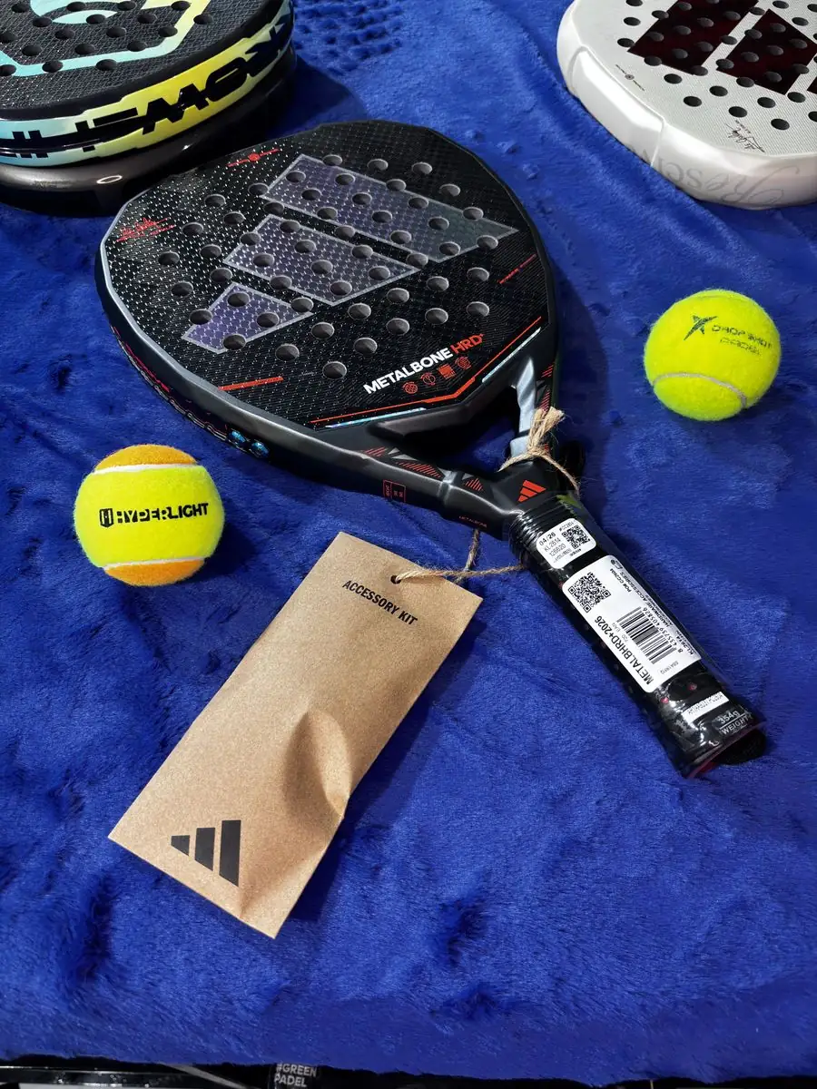 Foto: Raquete de padel Adidas Metalbone HRD+ nova