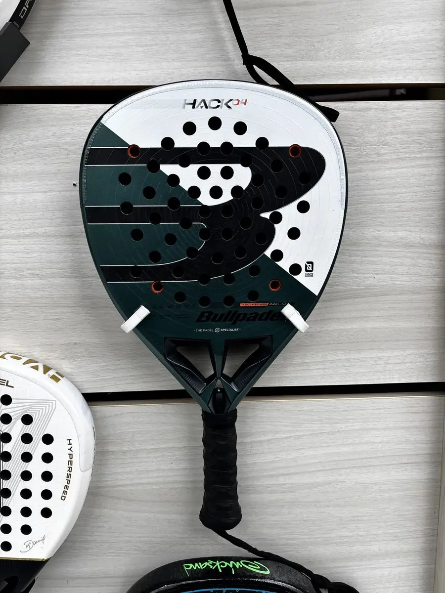 Foto: Raquete de padel Bullpadel Hack 04 Verde seminova