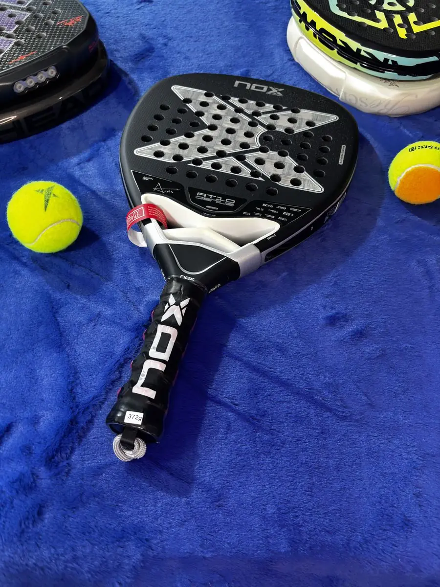 Foto: Raquete de padel Nox AT10 Genius 18K Preta nova
