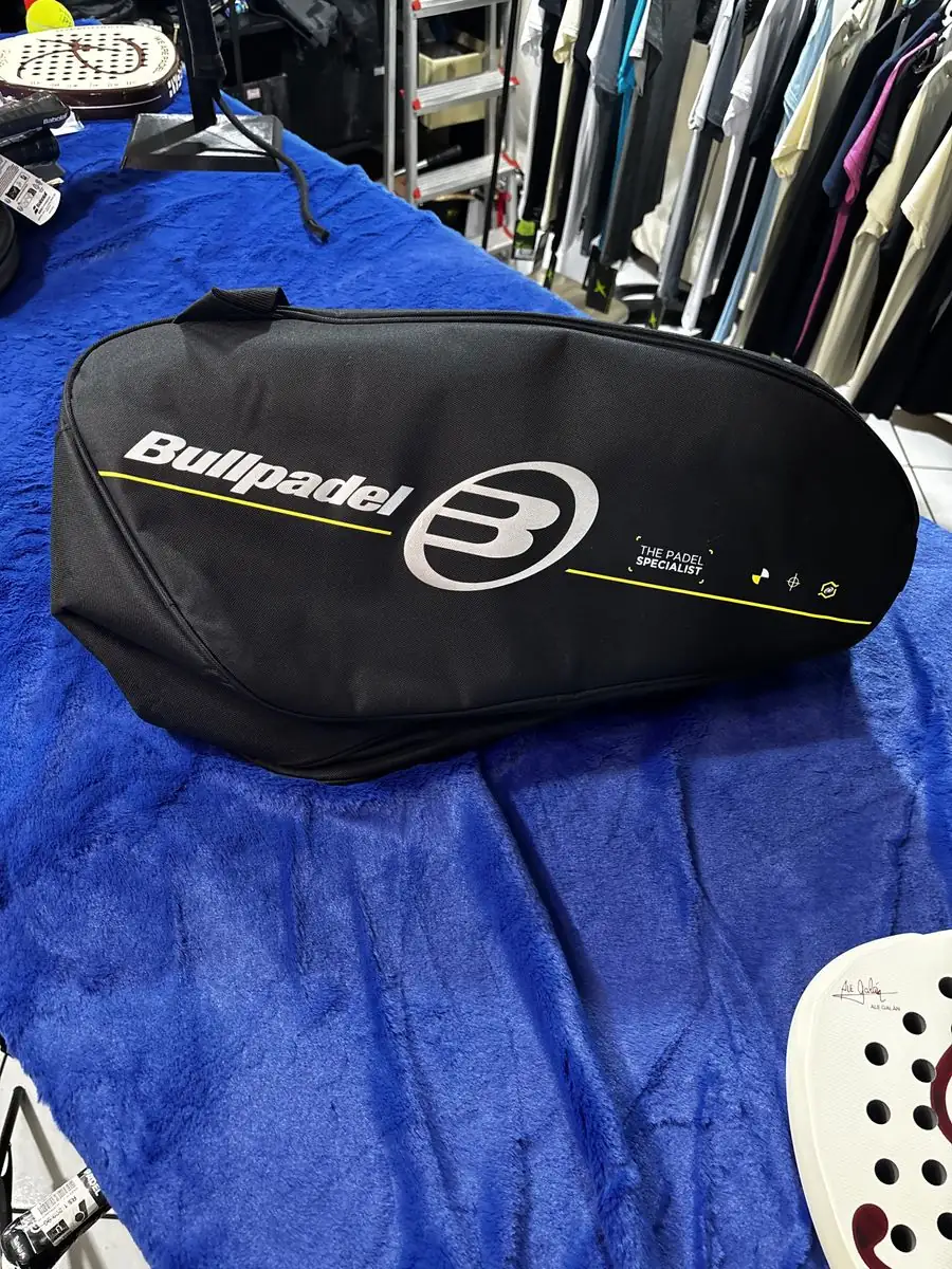 Foto: Raqueteira Bullpadel Preta
